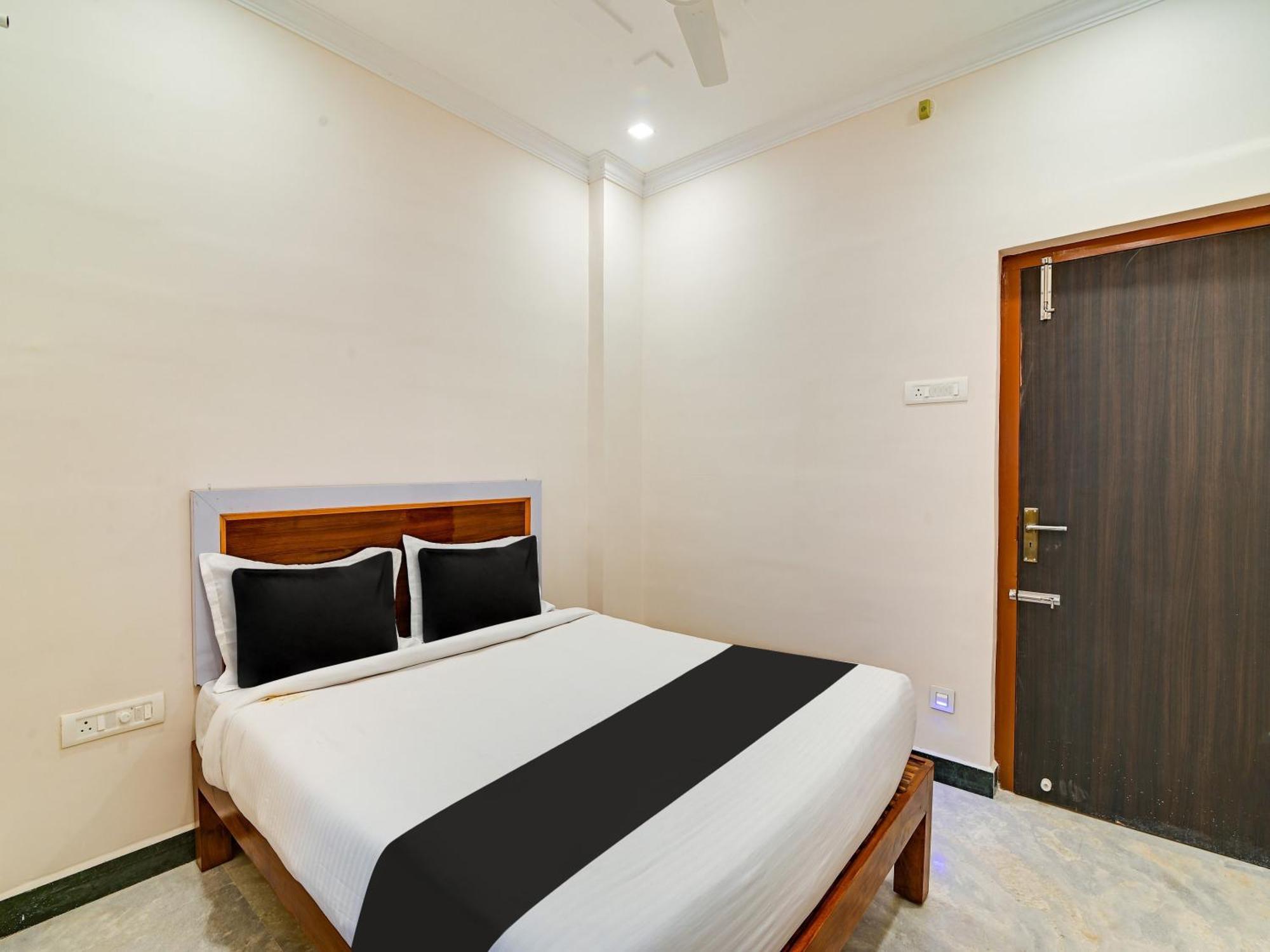 Hotel O Rj Royal Inn Vellore Bagian luar foto