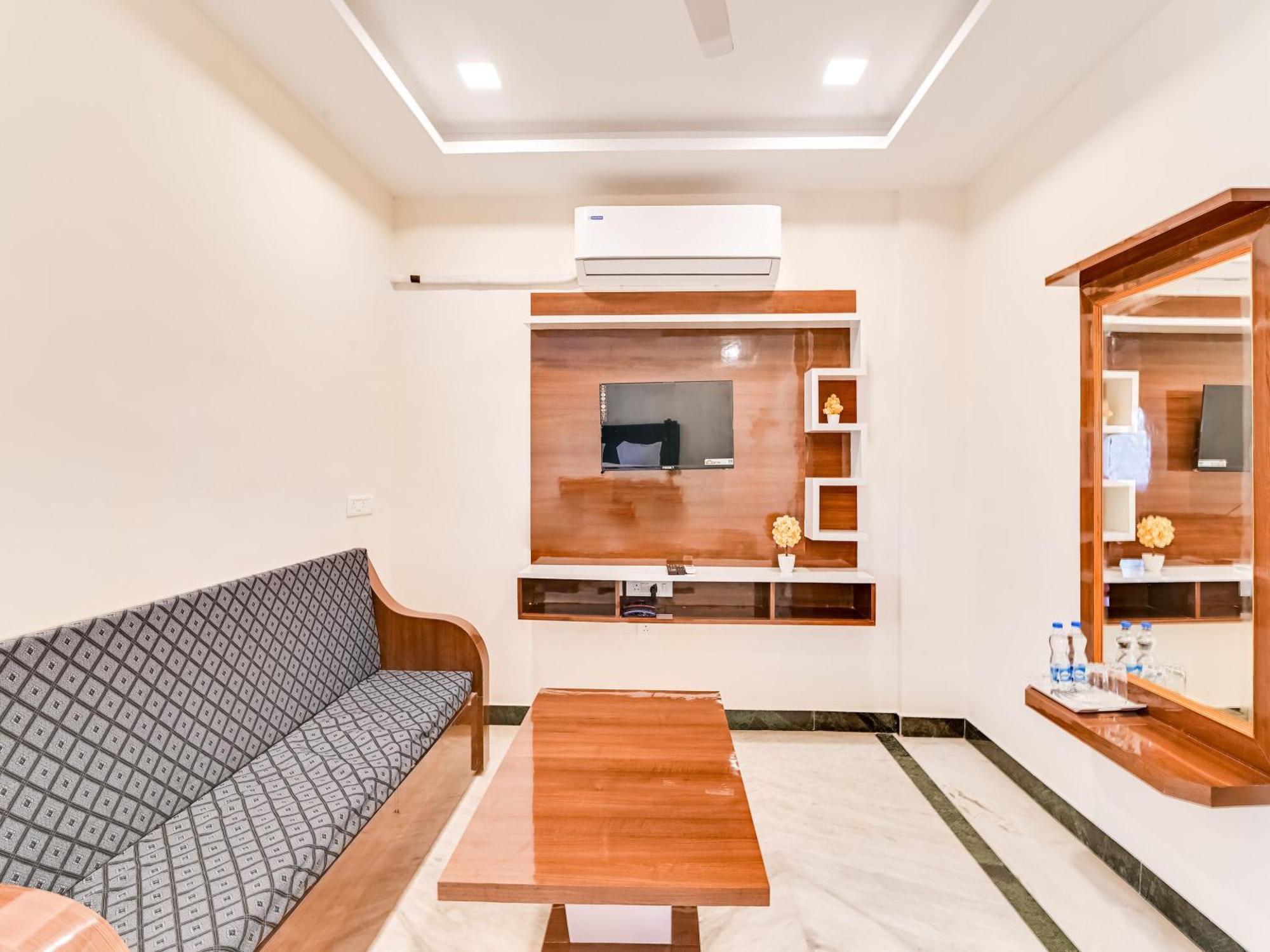 Hotel O Rj Royal Inn Vellore Bagian luar foto