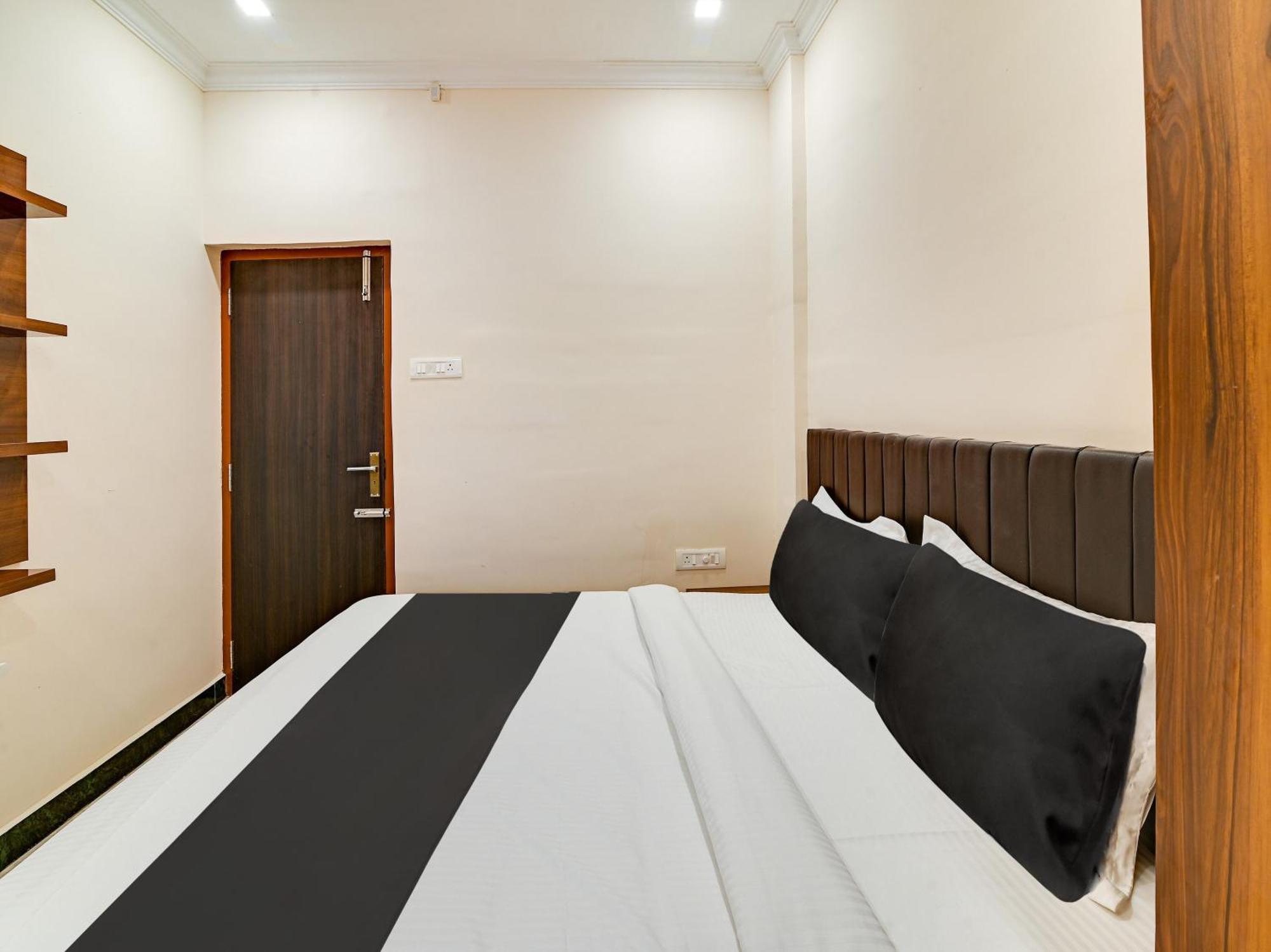 Hotel O Rj Royal Inn Vellore Bagian luar foto
