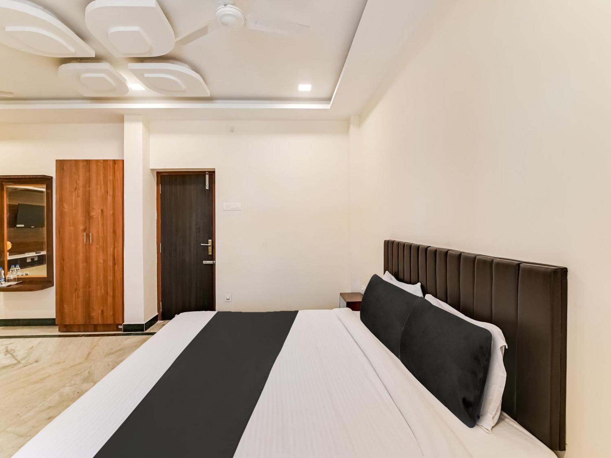 Hotel O Rj Royal Inn Vellore Bagian luar foto
