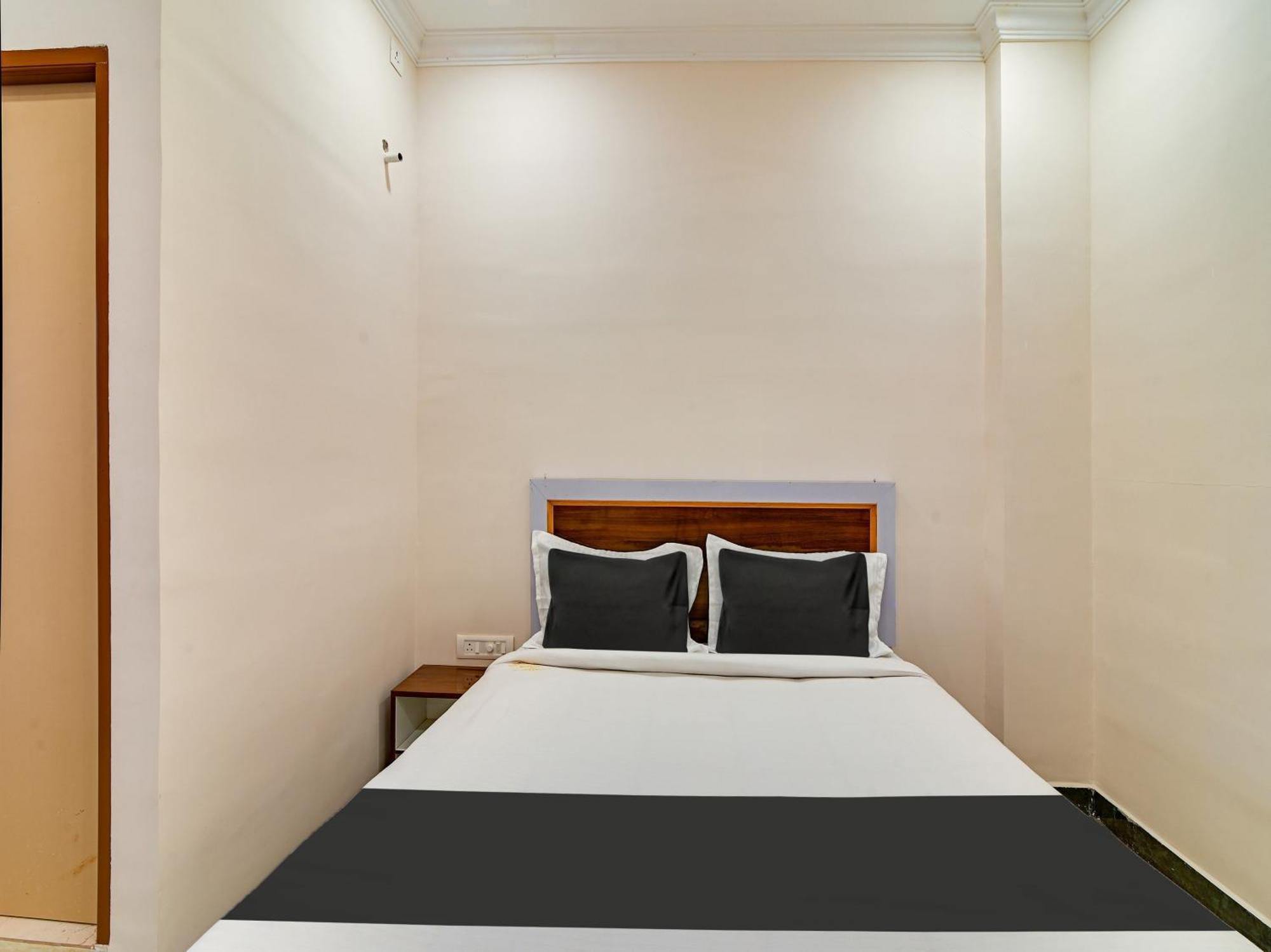 Hotel O Rj Royal Inn Vellore Bagian luar foto