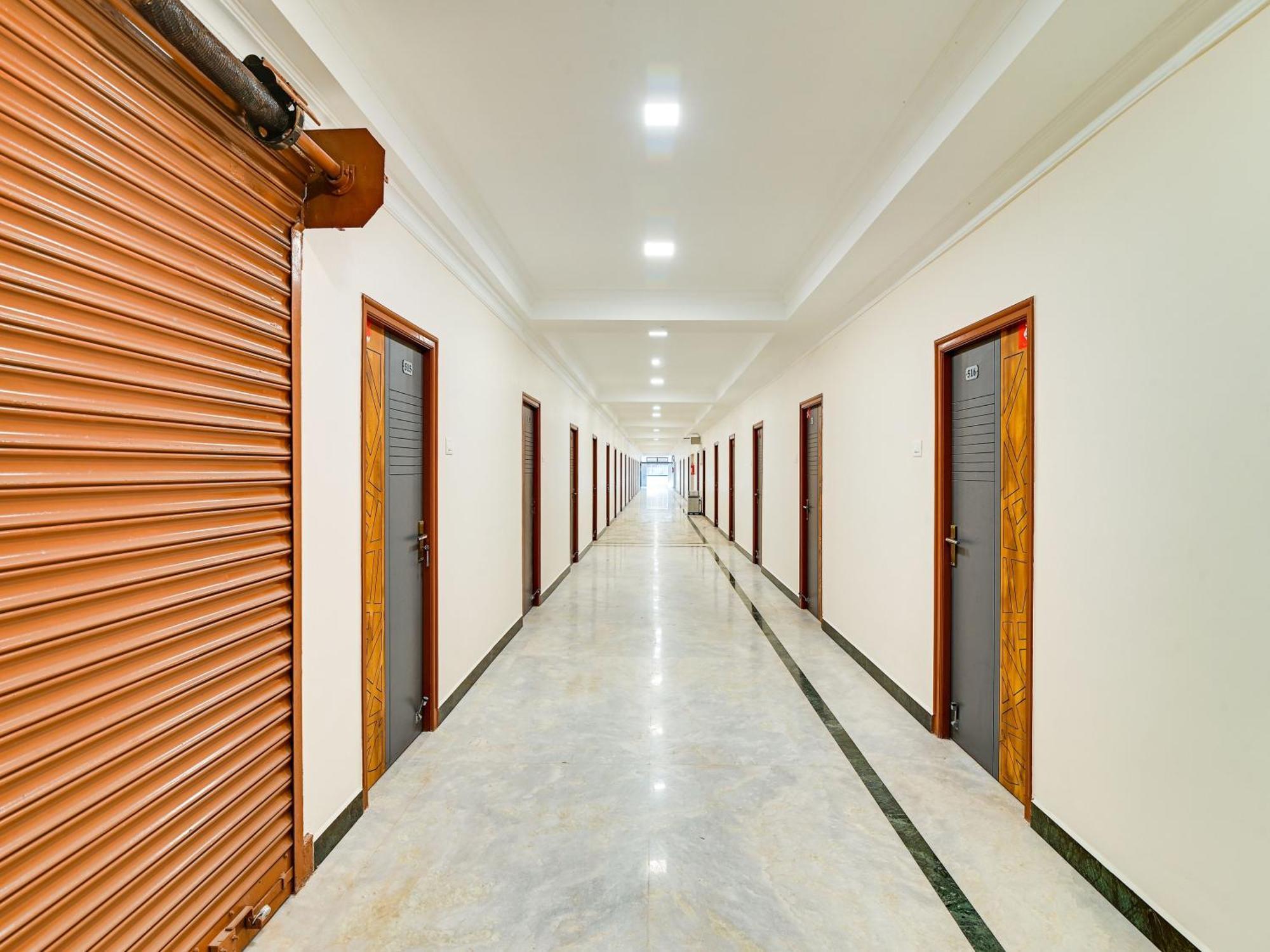 Hotel O Rj Royal Inn Vellore Bagian luar foto