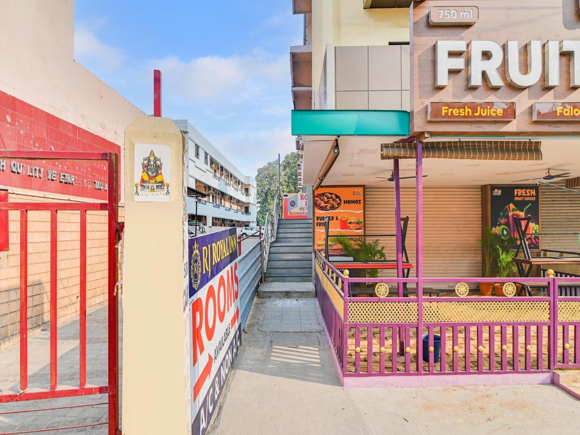 Hotel O Rj Royal Inn Vellore Bagian luar foto
